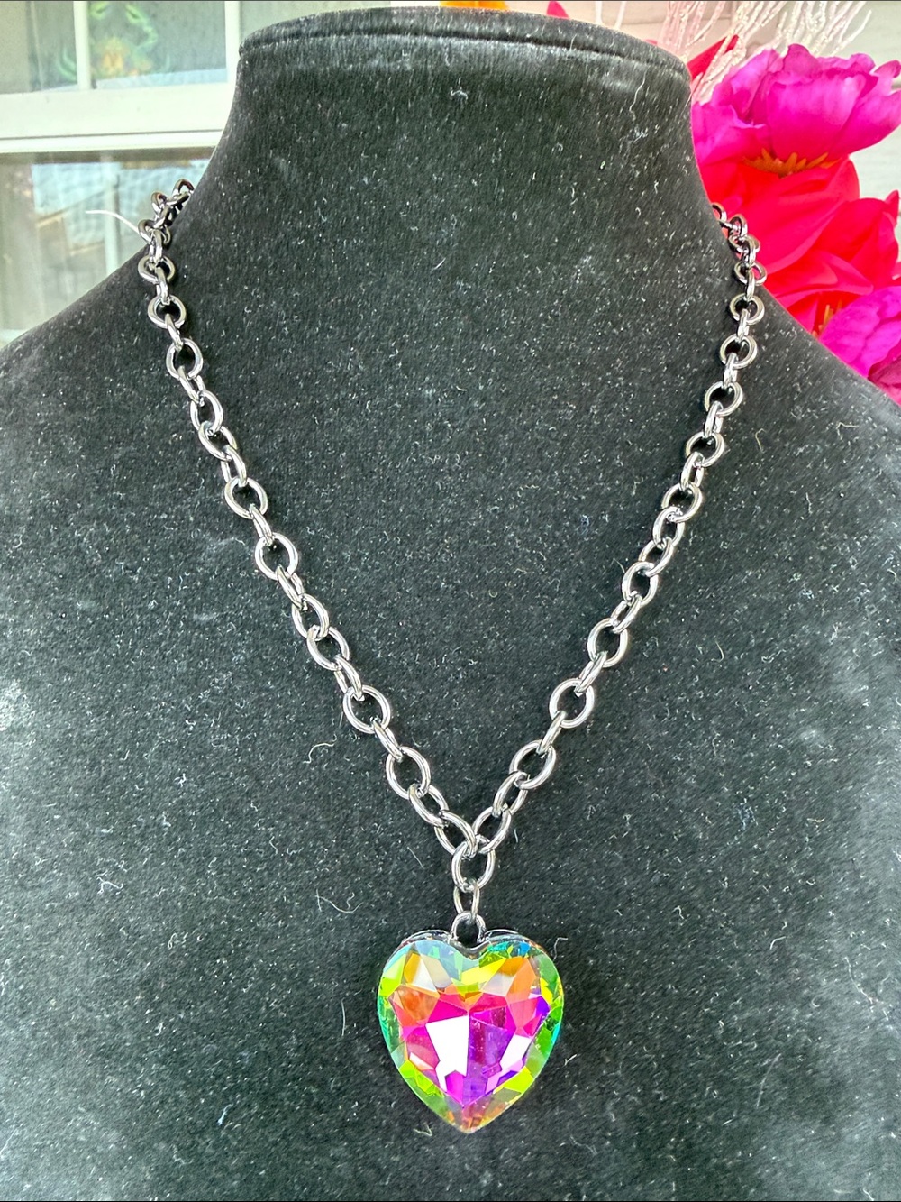 New Women’s Faceted Aura Borealis 13” g-metal chain stunning.